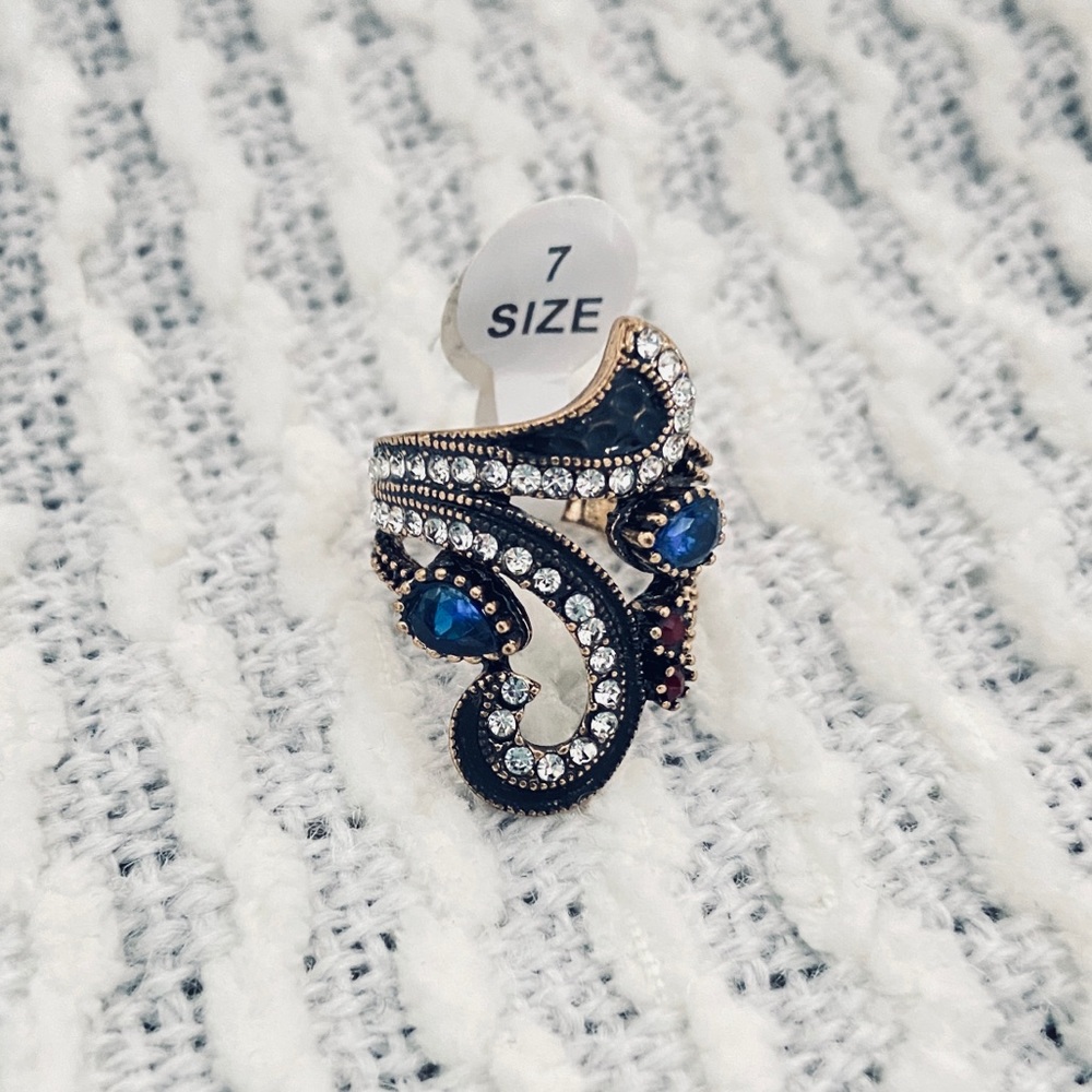 Vintage “style”ring ( no vintage)